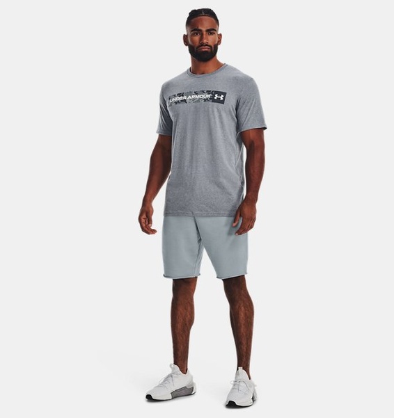 Gri Erkek UA Camo Chest Stripe Kısa Kollu T-shirt