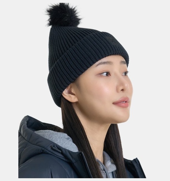 Siyah Kadın ColdGear® Infrared Halftime Ribbed Pom Bere